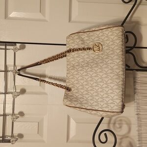 Michael Kors Jet set bag
